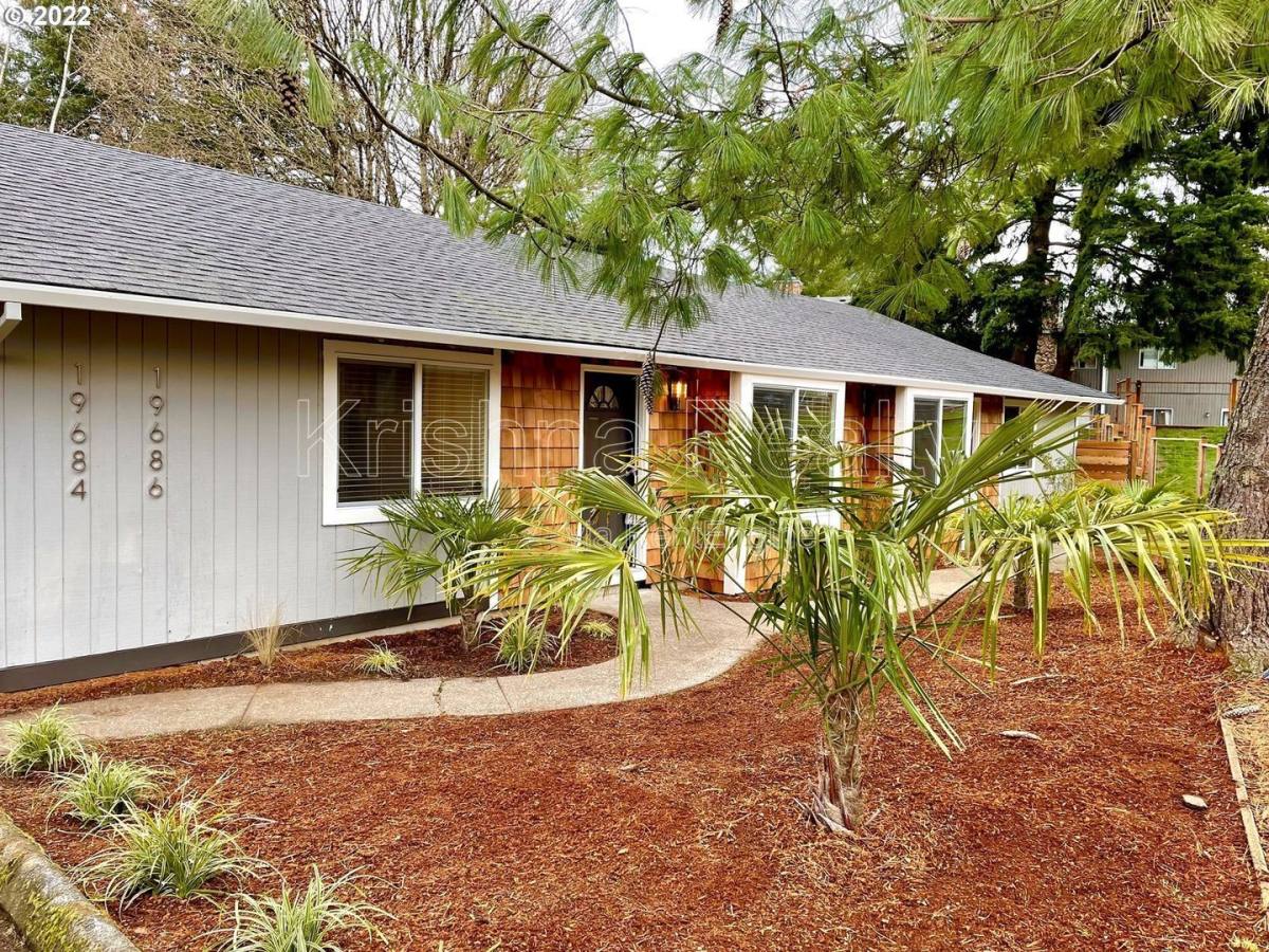 Apartment for rent at 19684 SW 68th Ave, Tualatin, OR 97062