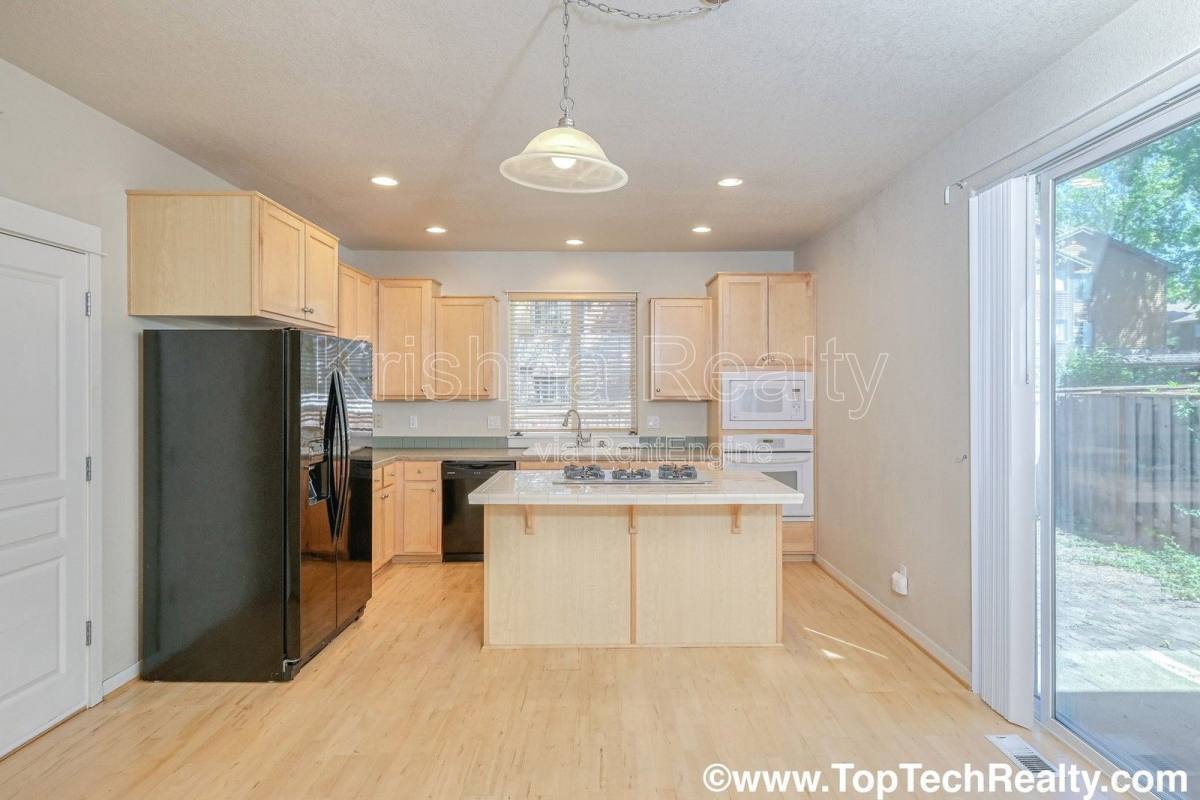 Townhouse for rent at 14705 SW Redbud Way, Beaverton, OR 97007