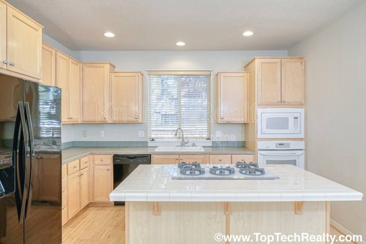 Townhouse for rent at 14705 SW Redbud Way, Beaverton, OR 97007