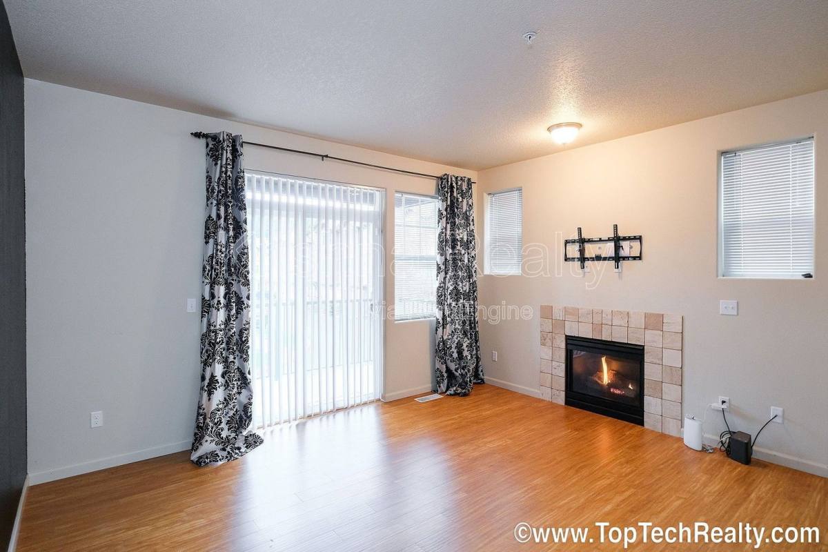 Townhouse for rent at 477 NE Edgeway Dr, Beaverton, OR 97006