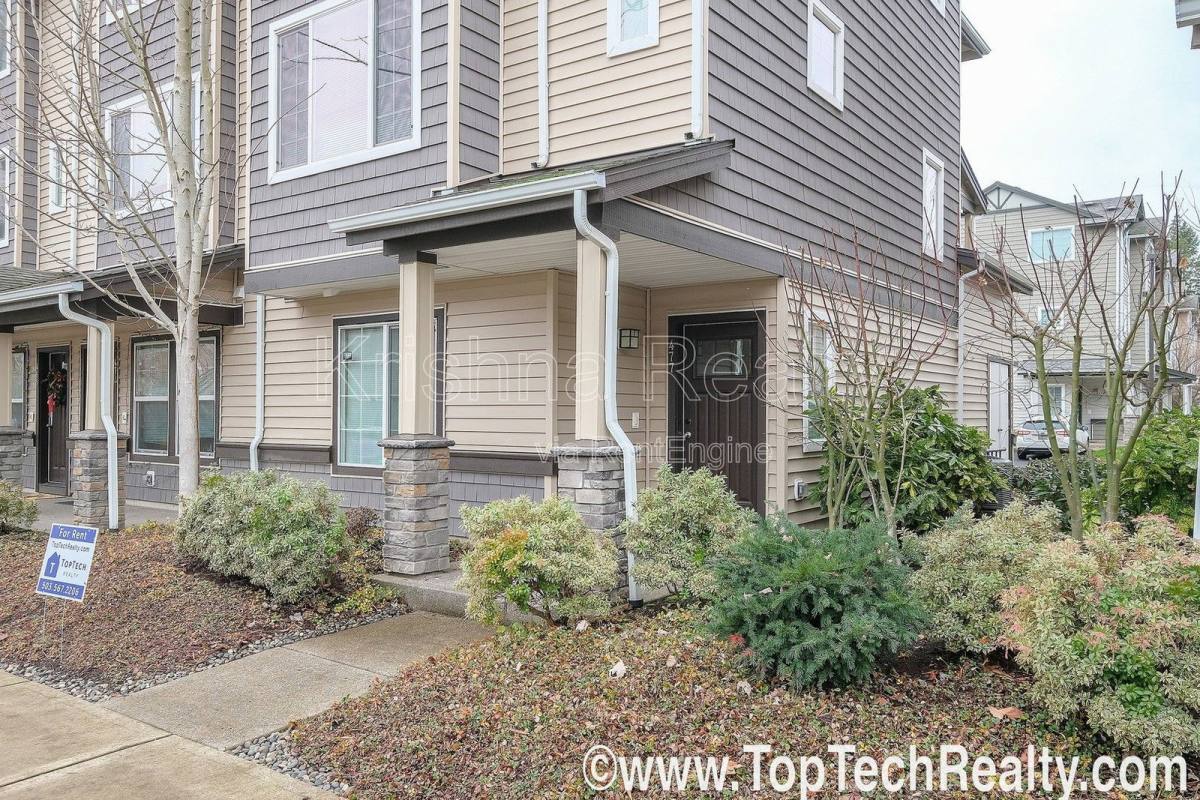 Townhouse for rent at 477 NE Edgeway Dr, Beaverton, OR 97006