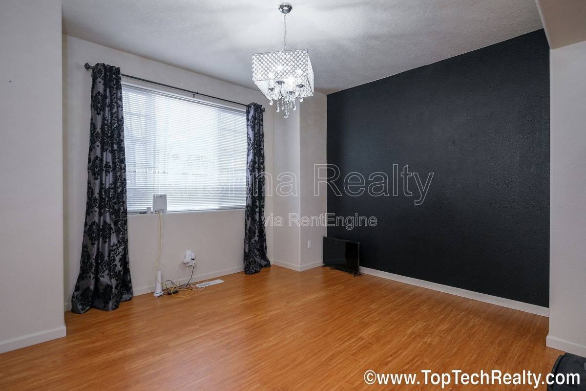 Townhouse for rent at 477 NE Edgeway Dr, Beaverton, OR 97006