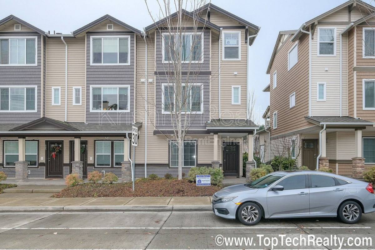 Townhouse for rent at 477 NE Edgeway Dr, Beaverton, OR 97006