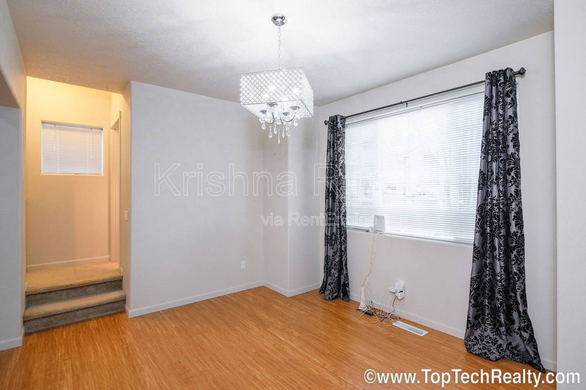 Townhouse for rent at 477 NE Edgeway Dr, Beaverton, OR 97006