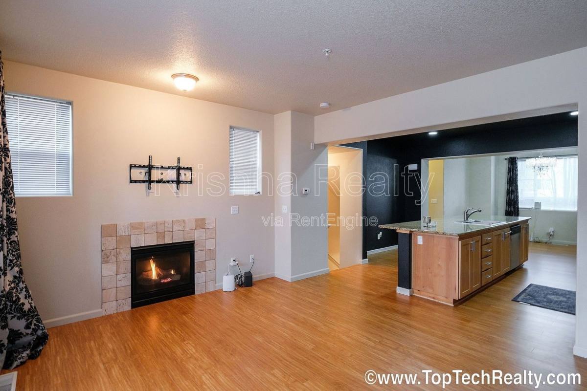 Townhouse for rent at 477 NE Edgeway Dr, Beaverton, OR 97006