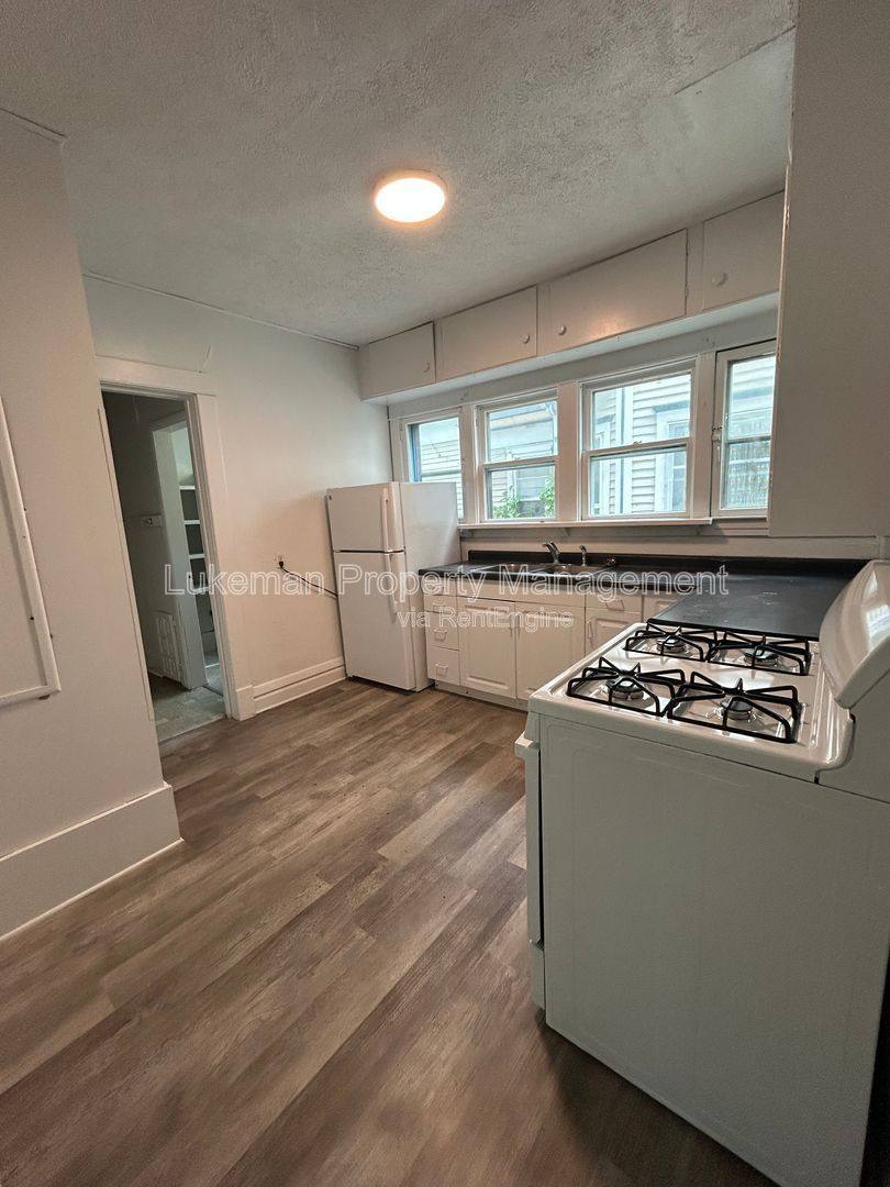 Apartment for rent at 415 Davis St #2, Kalamazoo, MI 49007