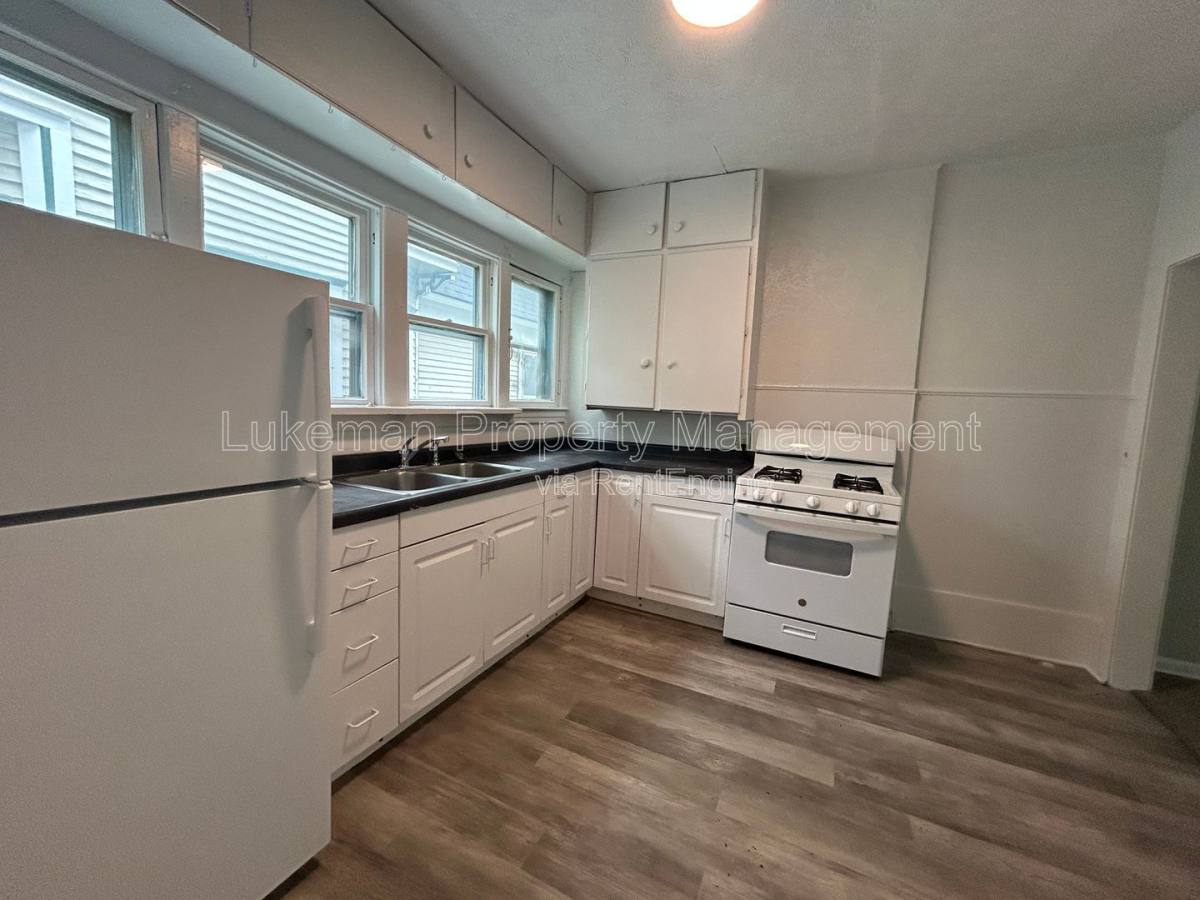 Apartment for rent at 415 Davis St #2, Kalamazoo, MI 49007