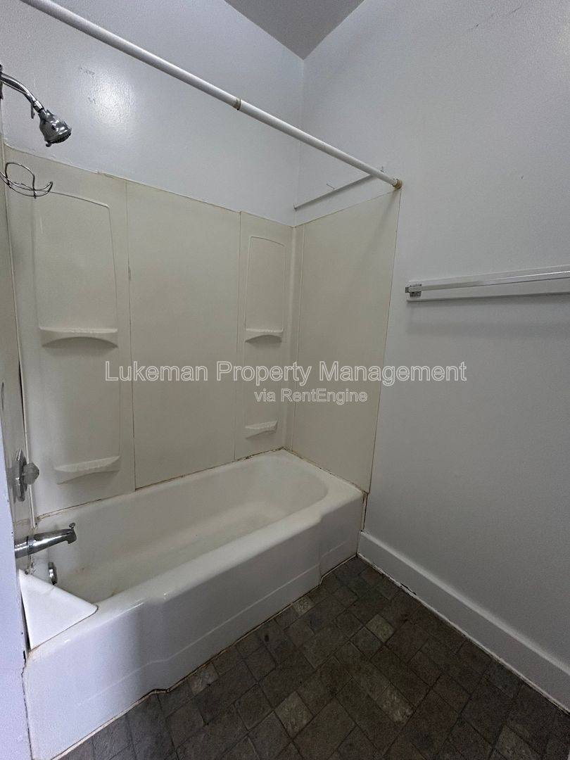Apartment for rent at 415 Davis St #2, Kalamazoo, MI 49007