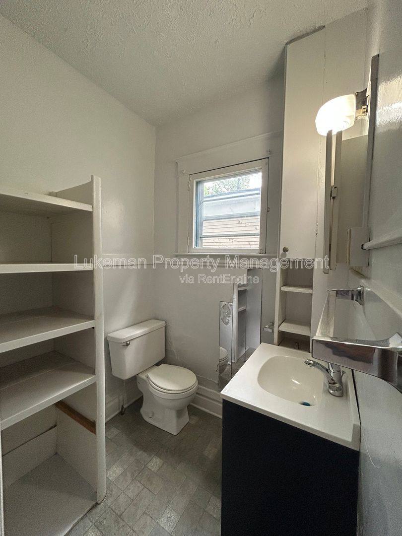 Apartment for rent at 415 Davis St #2, Kalamazoo, MI 49007