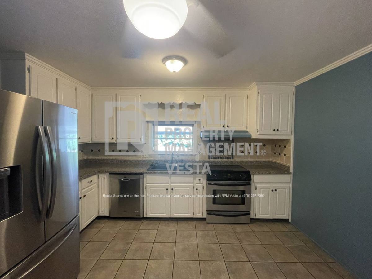 House for rent at 240 Candler Dr, Macon, GA 31204