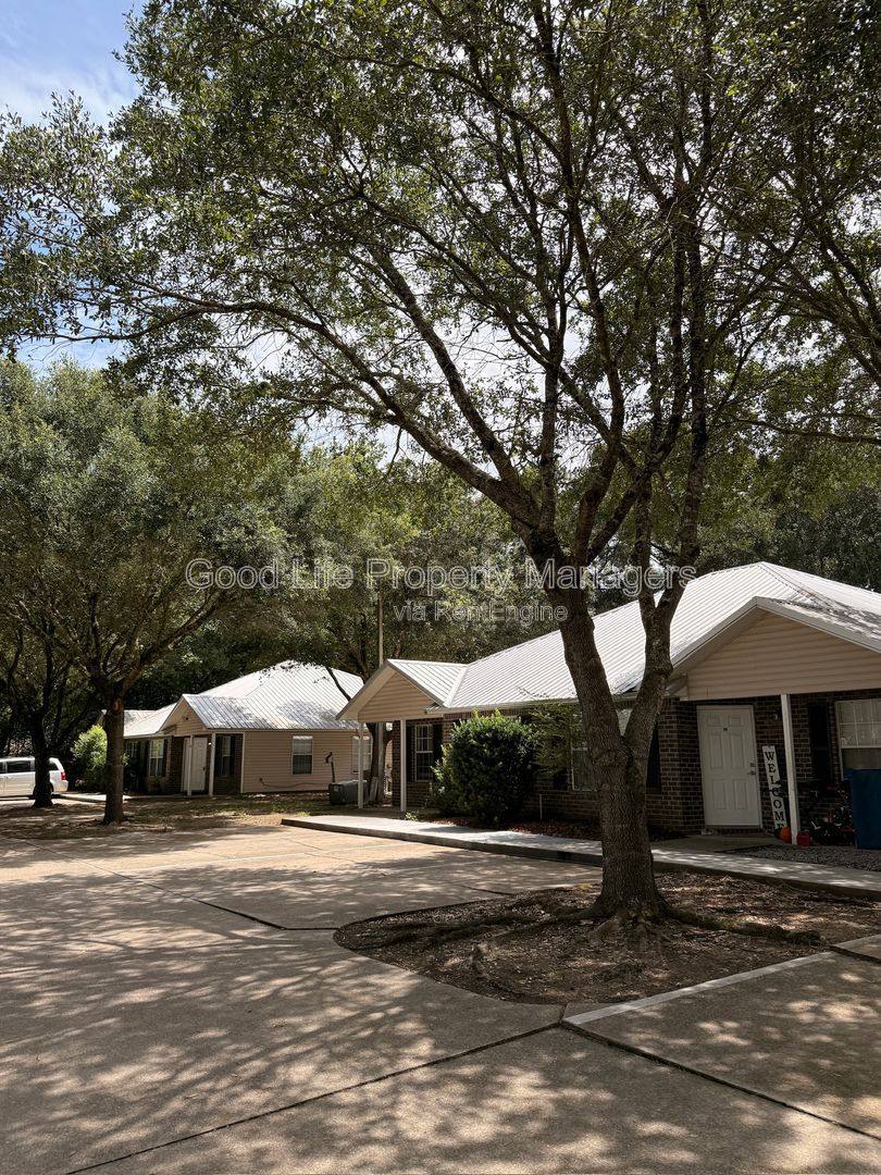 Apartment for rent at 9980 Bowman Ave #L, Pensacola, FL 32534