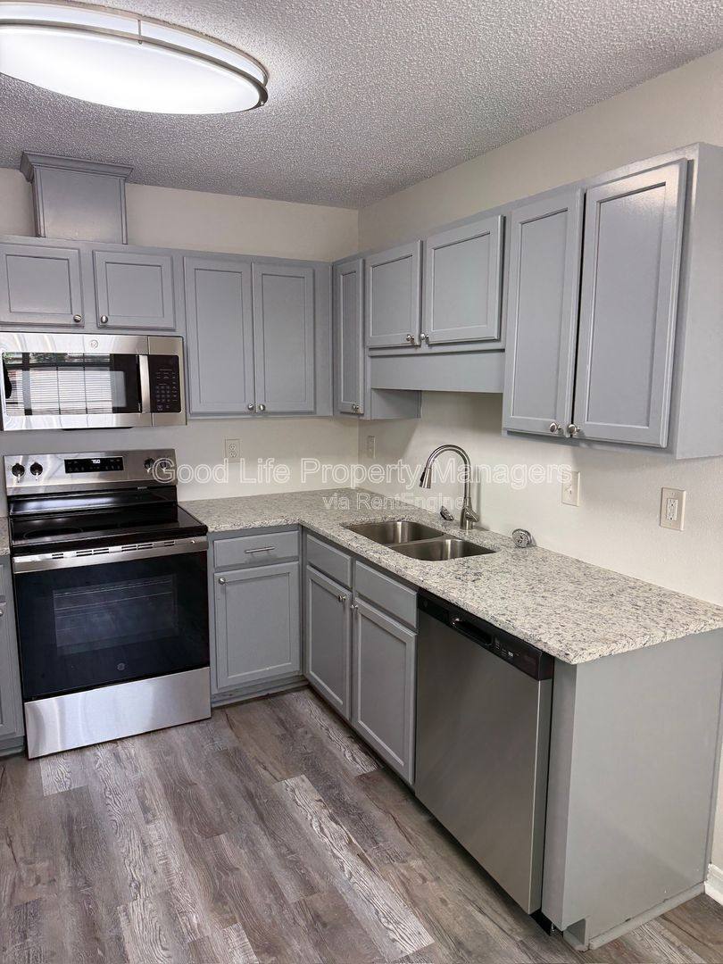 Apartment for rent at 9980 Bowman Ave #L, Pensacola, FL 32534