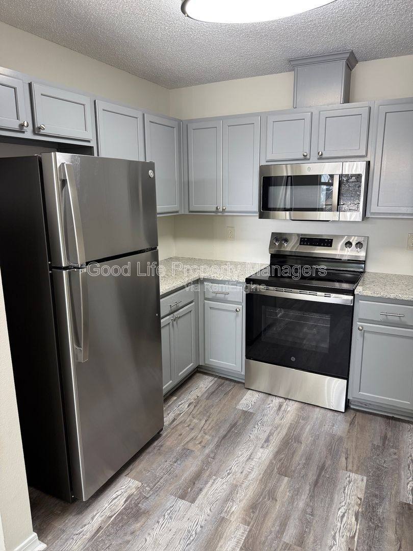 Apartment for rent at 9980 Bowman Ave #L, Pensacola, FL 32534
