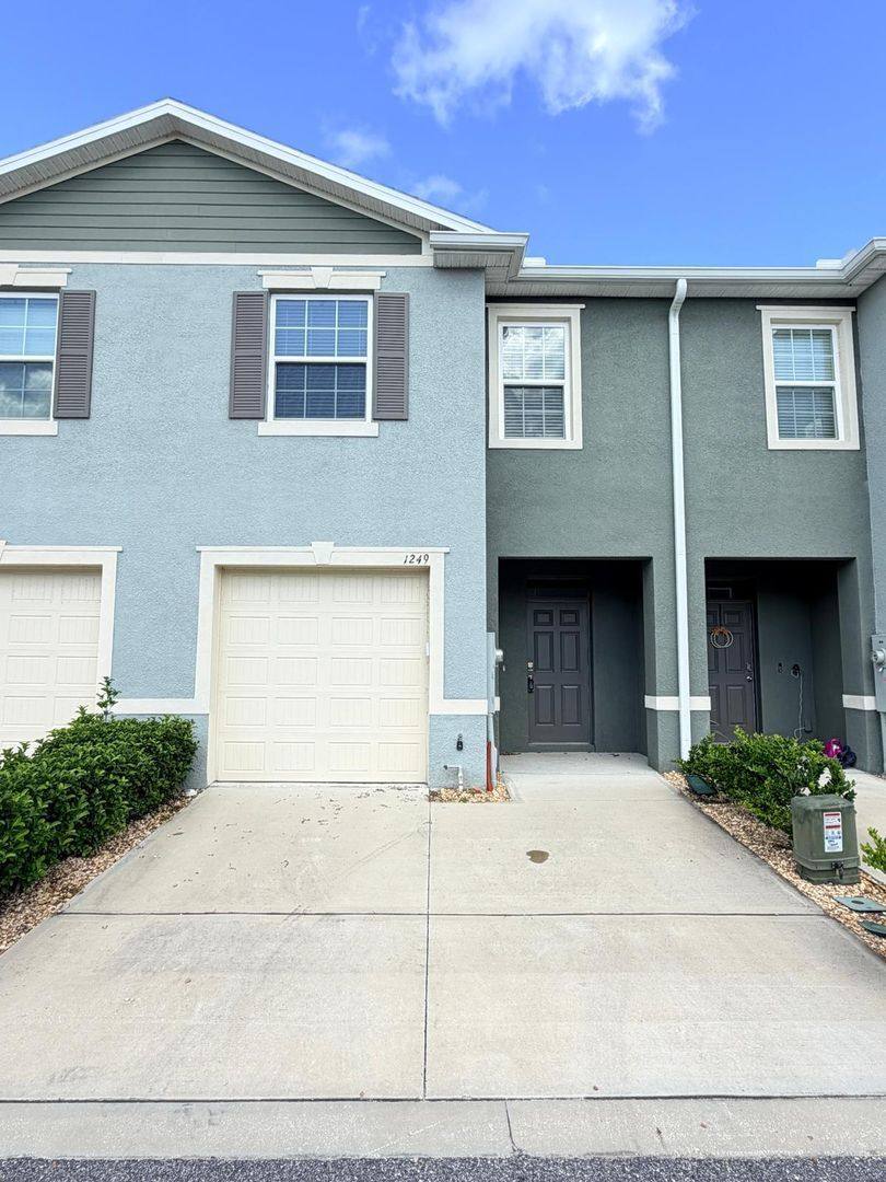 Townhouse for rent at 1249 Yellow Finch Dr, Davenport, FL 33837