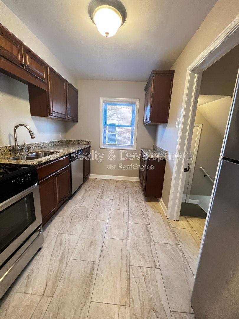 House for rent at 9121 S Utica Ave, Evergreen Park, IL 60805