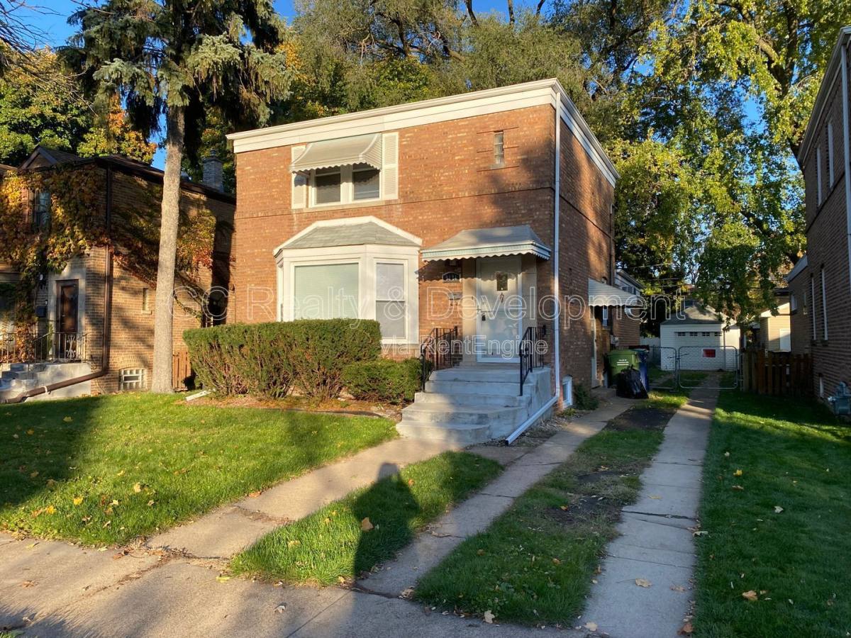 House for rent at 9121 S Utica Ave, Evergreen Park, IL 60805