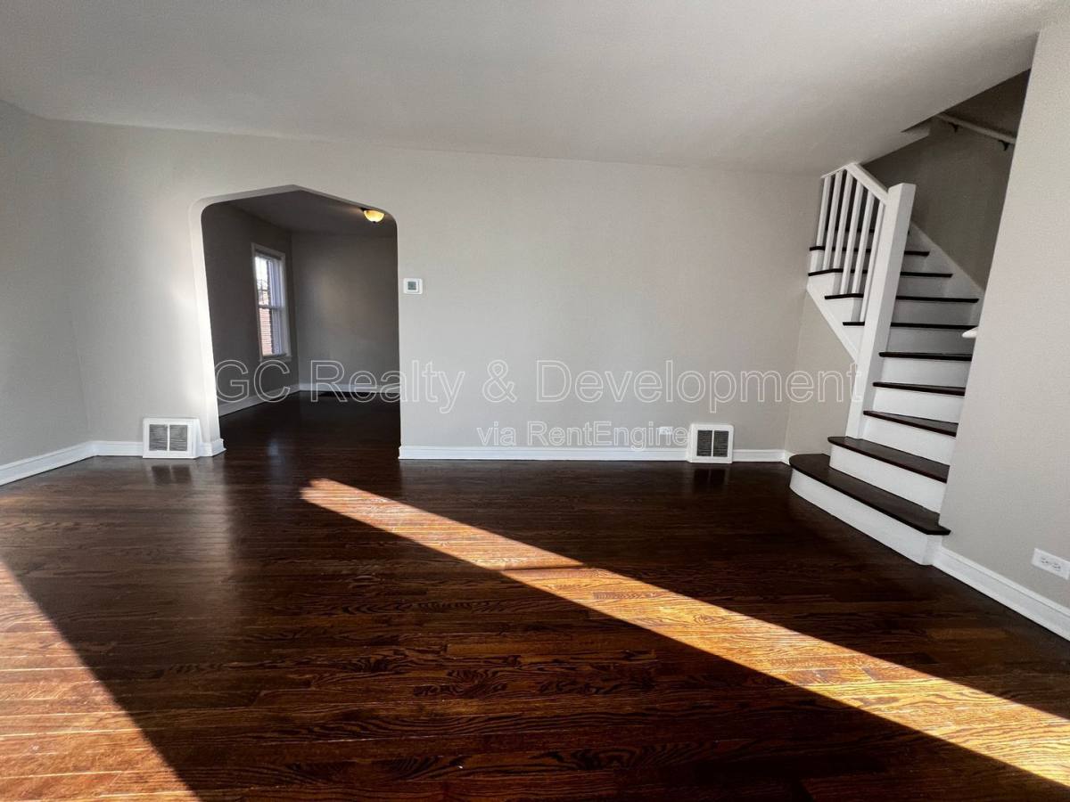 House for rent at 9121 S Utica Ave, Evergreen Park, IL 60805