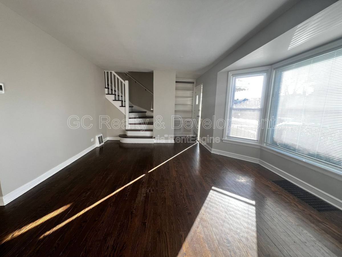 House for rent at 9121 S Utica Ave, Evergreen Park, IL 60805