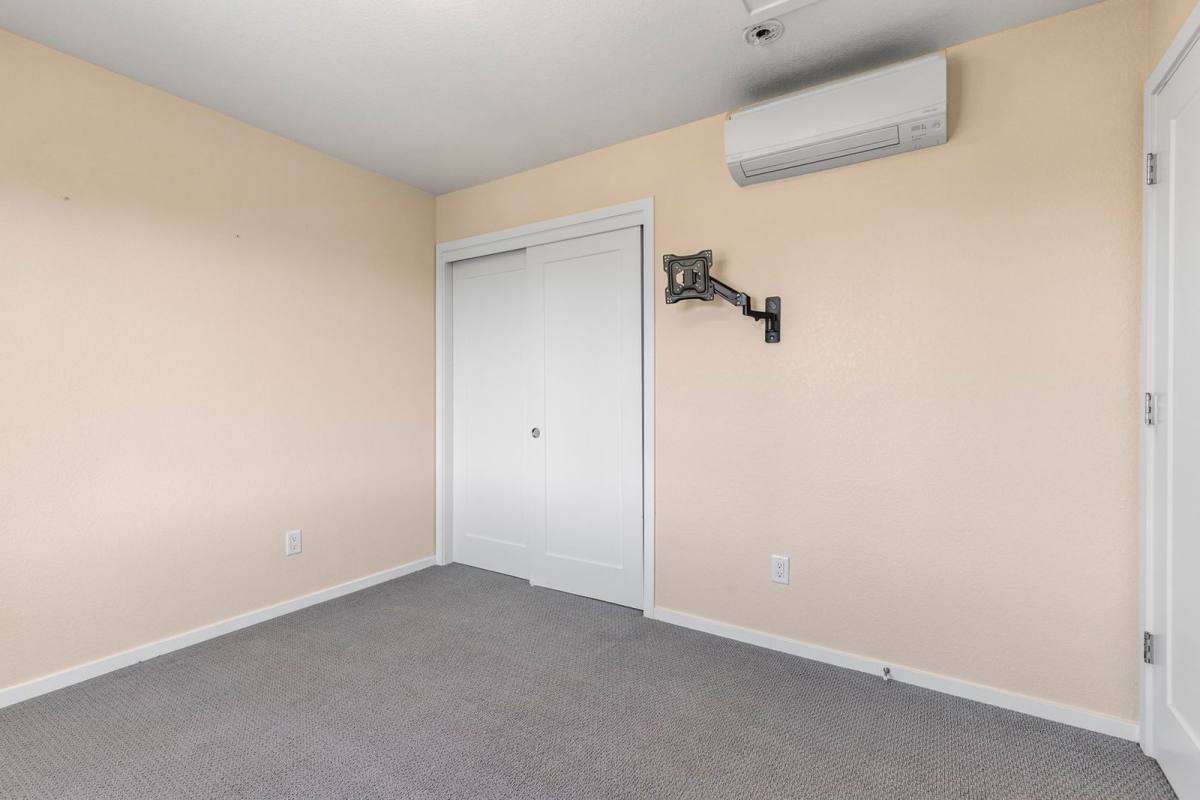 Townhouse for rent at 1217 N Morgan St, Portland, OR 97217
