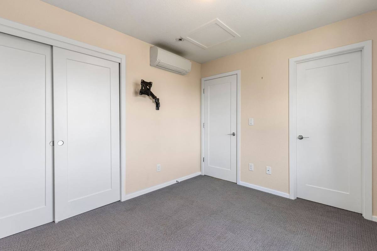 Townhouse for rent at 1217 N Morgan St, Portland, OR 97217