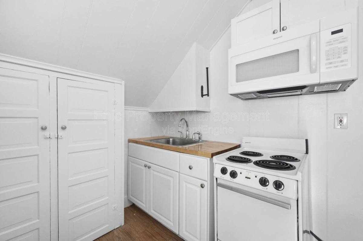 Apartment for rent at 1511 E Harry Ave #1513, Hazel Park, MI 48030