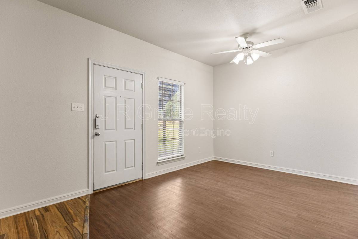 Apartment for rent at 2100 Breezy Dr, Woodway, TX 76712