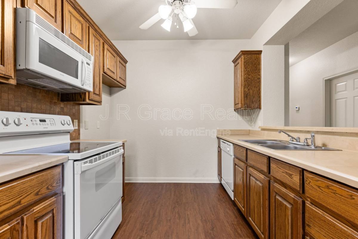 Apartment for rent at 2100 Breezy Dr, Woodway, TX 76712