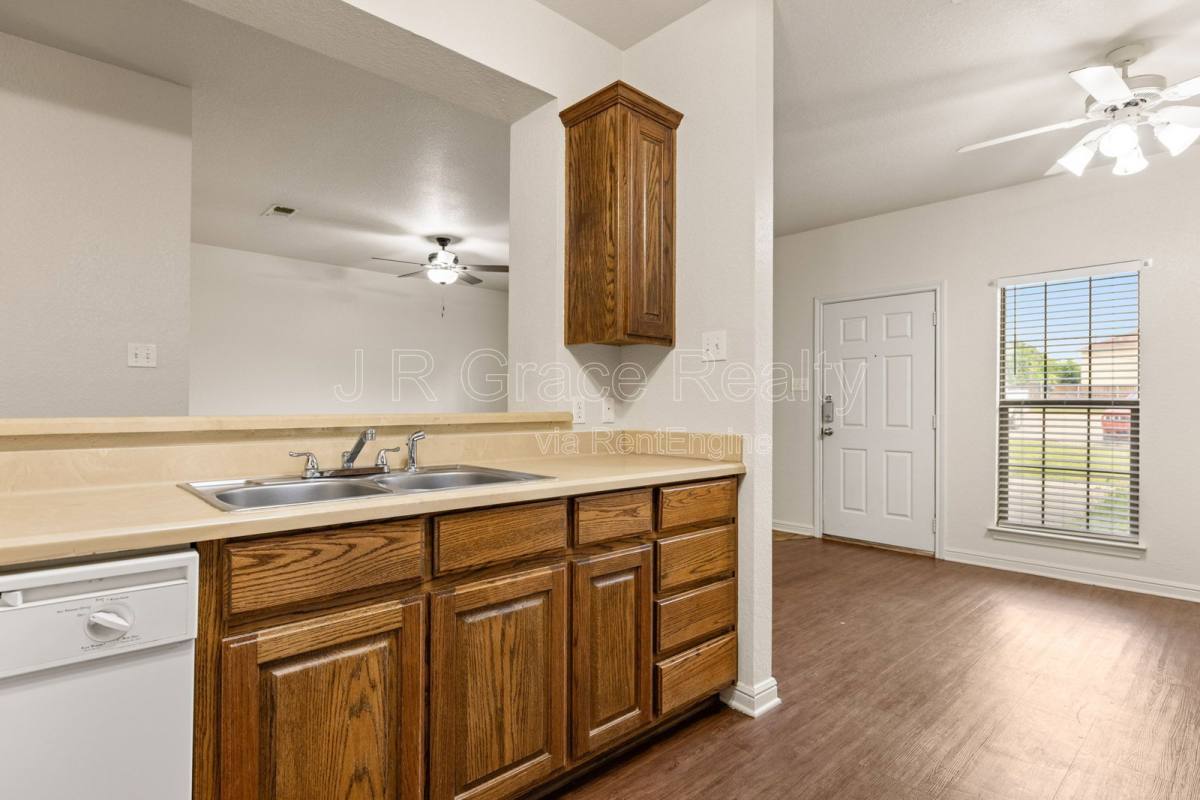 Apartment for rent at 2100 Breezy Dr, Woodway, TX 76712