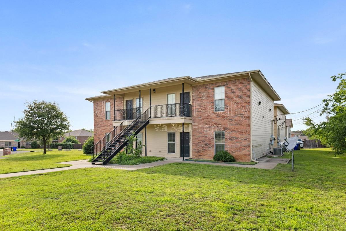 Apartment for rent at 2100 Breezy Dr, Woodway, TX 76712