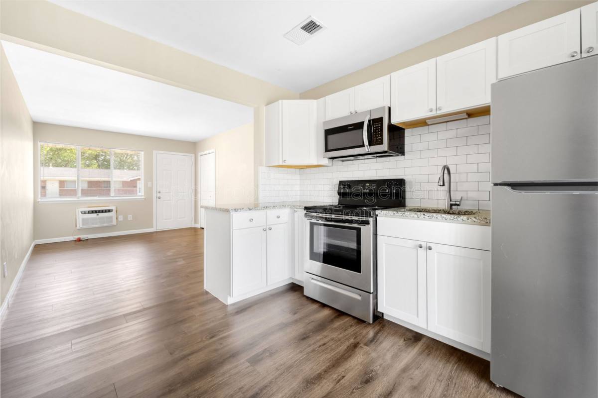 Apartment for rent at 1006 Montie Rd, Lincoln Park, MI 48146