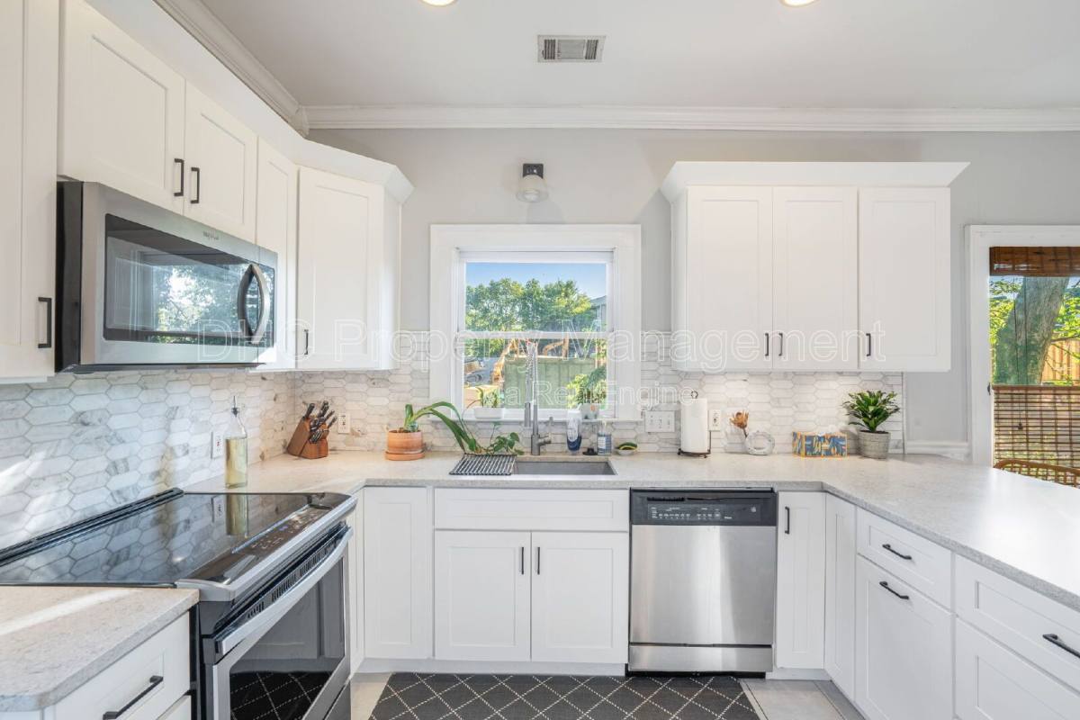 House for rent at 10 Smith St NW, Atlanta, GA 30318