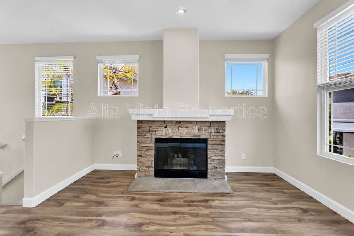 Apartment for rent at 12079 World Trade Dr #1, San Diego, CA 92128