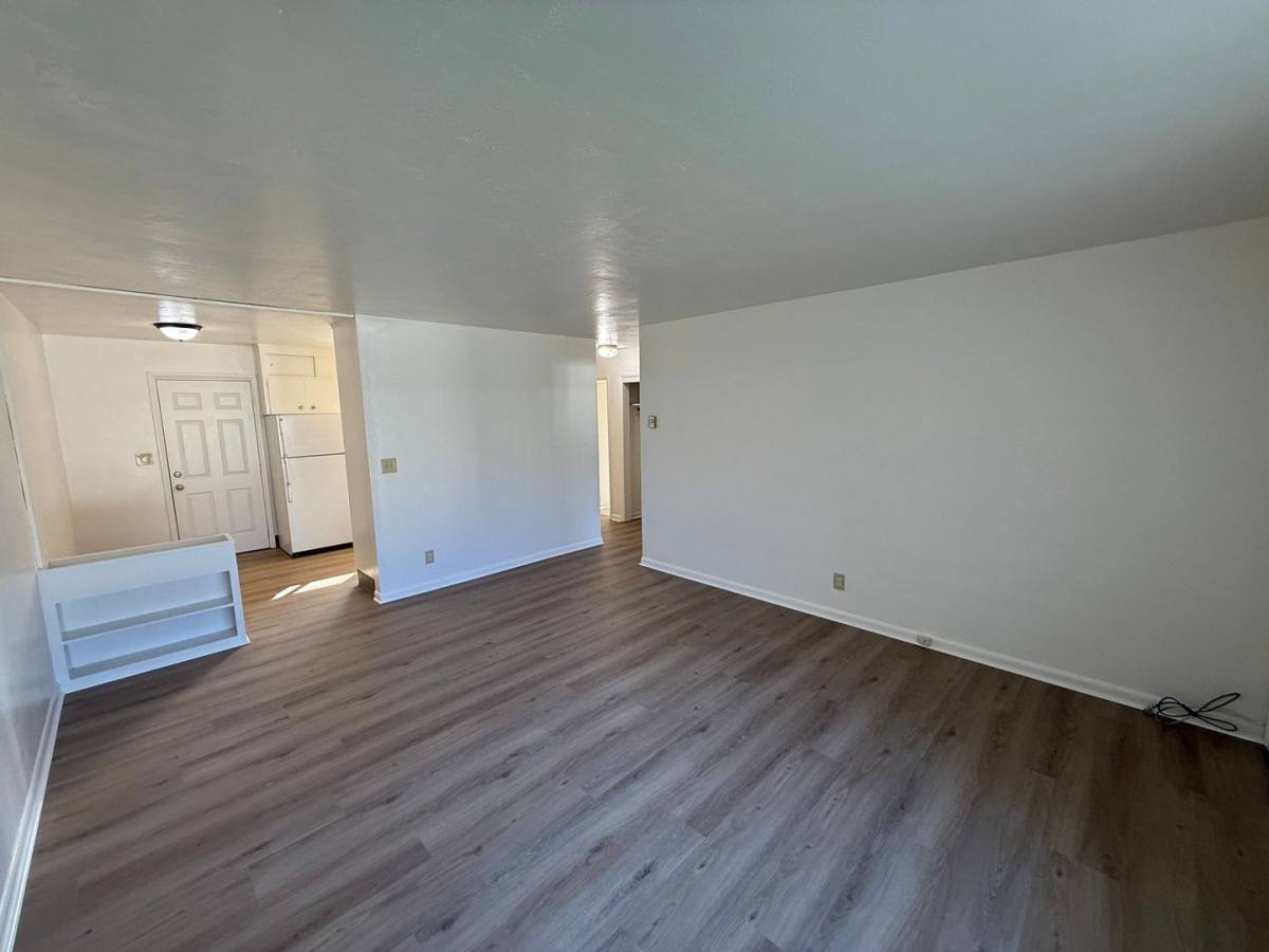 Apartment for rent at 1835 Beach Ave NE #11, Salem, OR 97301