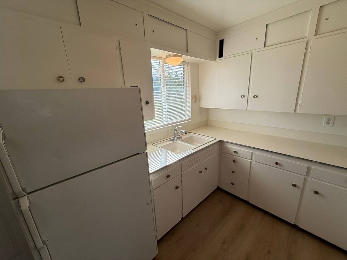 Apartment for rent at 1835 Beach Ave NE #11, Salem, OR 97301