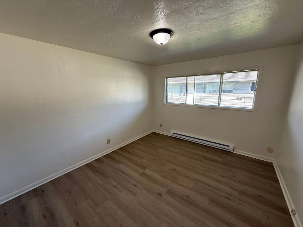 Apartment for rent at 1835 Beach Ave NE #11, Salem, OR 97301