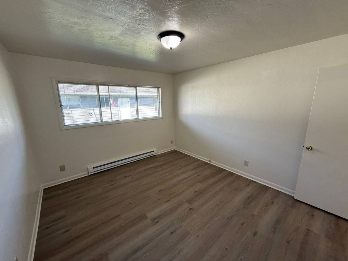 Apartment for rent at 1835 Beach Ave NE #11, Salem, OR 97301