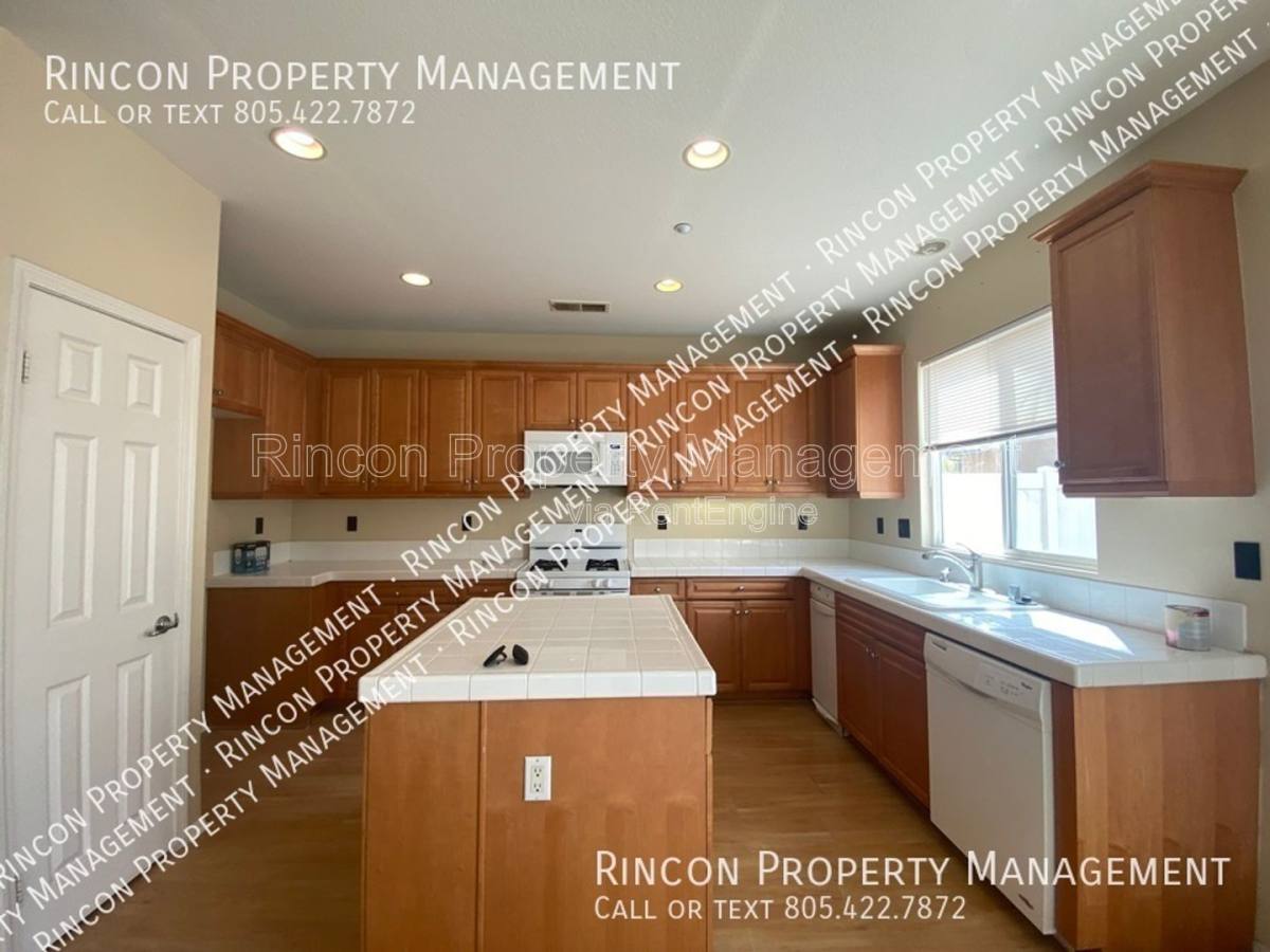 House for rent at 2922 Dunkirk Dr, Oxnard, CA 93035