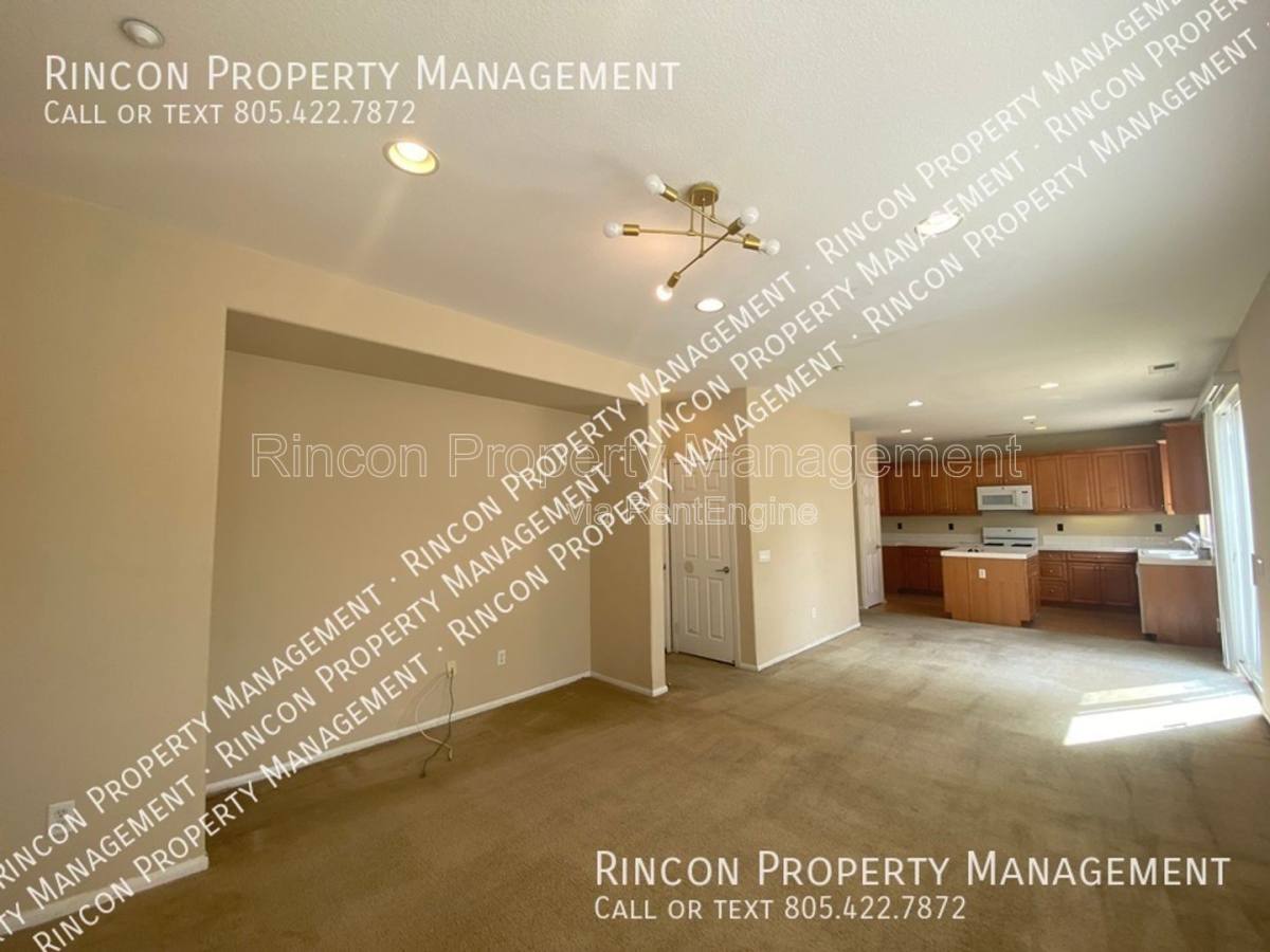 House for rent at 2922 Dunkirk Dr, Oxnard, CA 93035