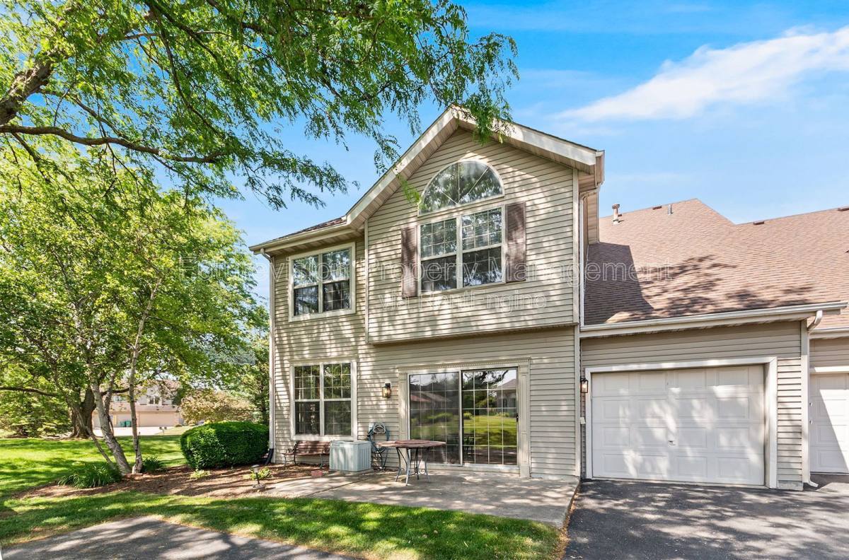 Townhouse for rent at 730 Big Timber Dr, Joliet, IL 60431