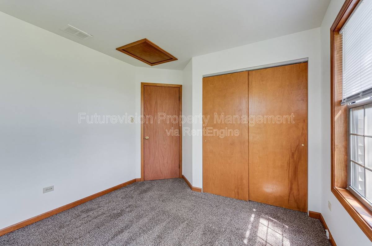 Townhouse for rent at 730 Big Timber Dr, Joliet, IL 60431