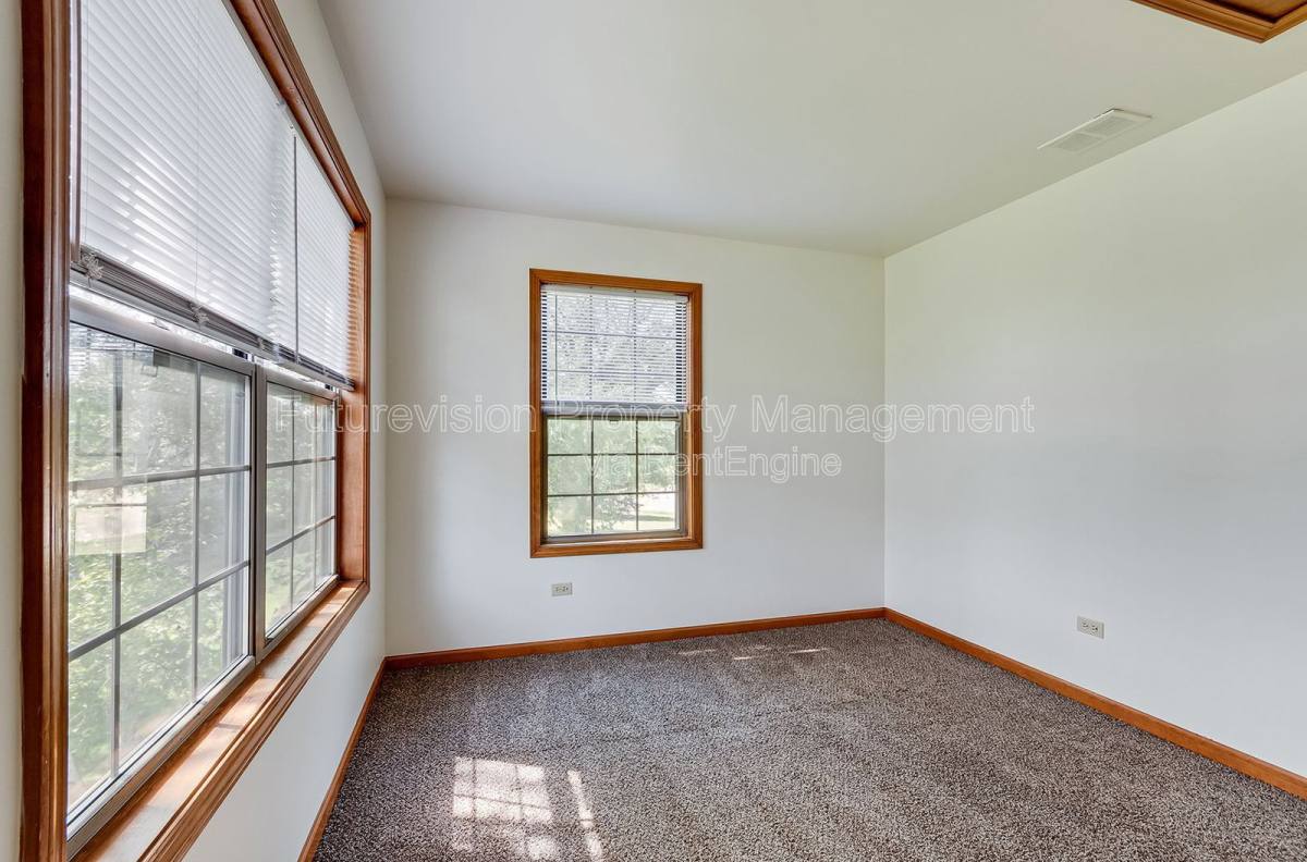 Townhouse for rent at 730 Big Timber Dr, Joliet, IL 60431