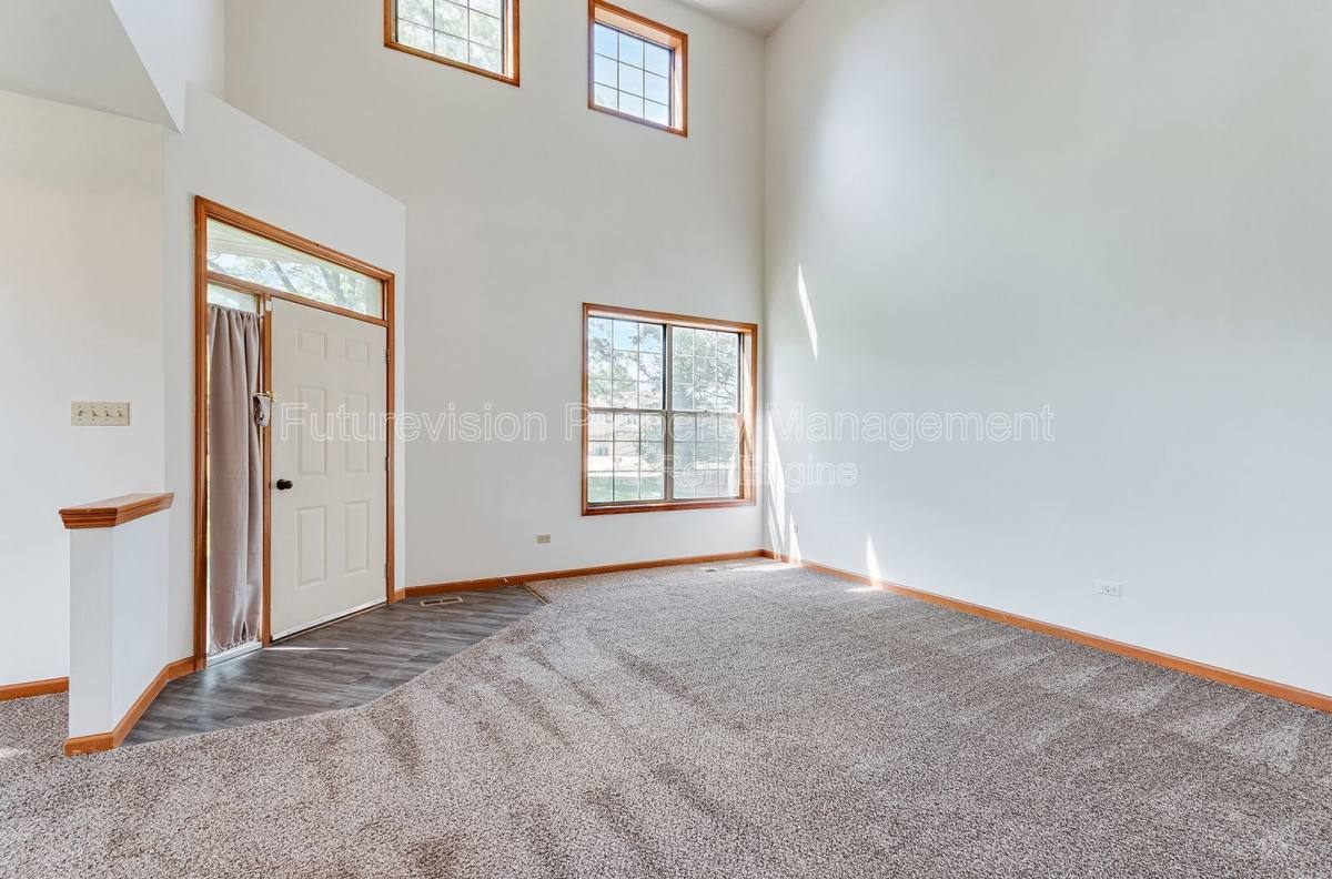 Townhouse for rent at 730 Big Timber Dr, Joliet, IL 60431