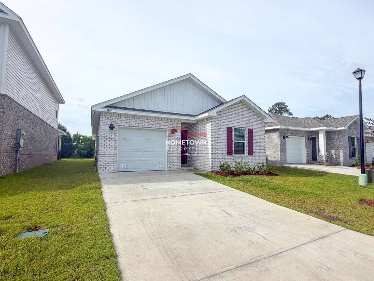 House for rent at 9899 Starling Dr, Pensacola, FL 32506