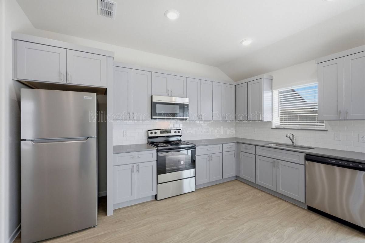 House for rent at 1819 Boxwood Dr, Sherman, TX 75092