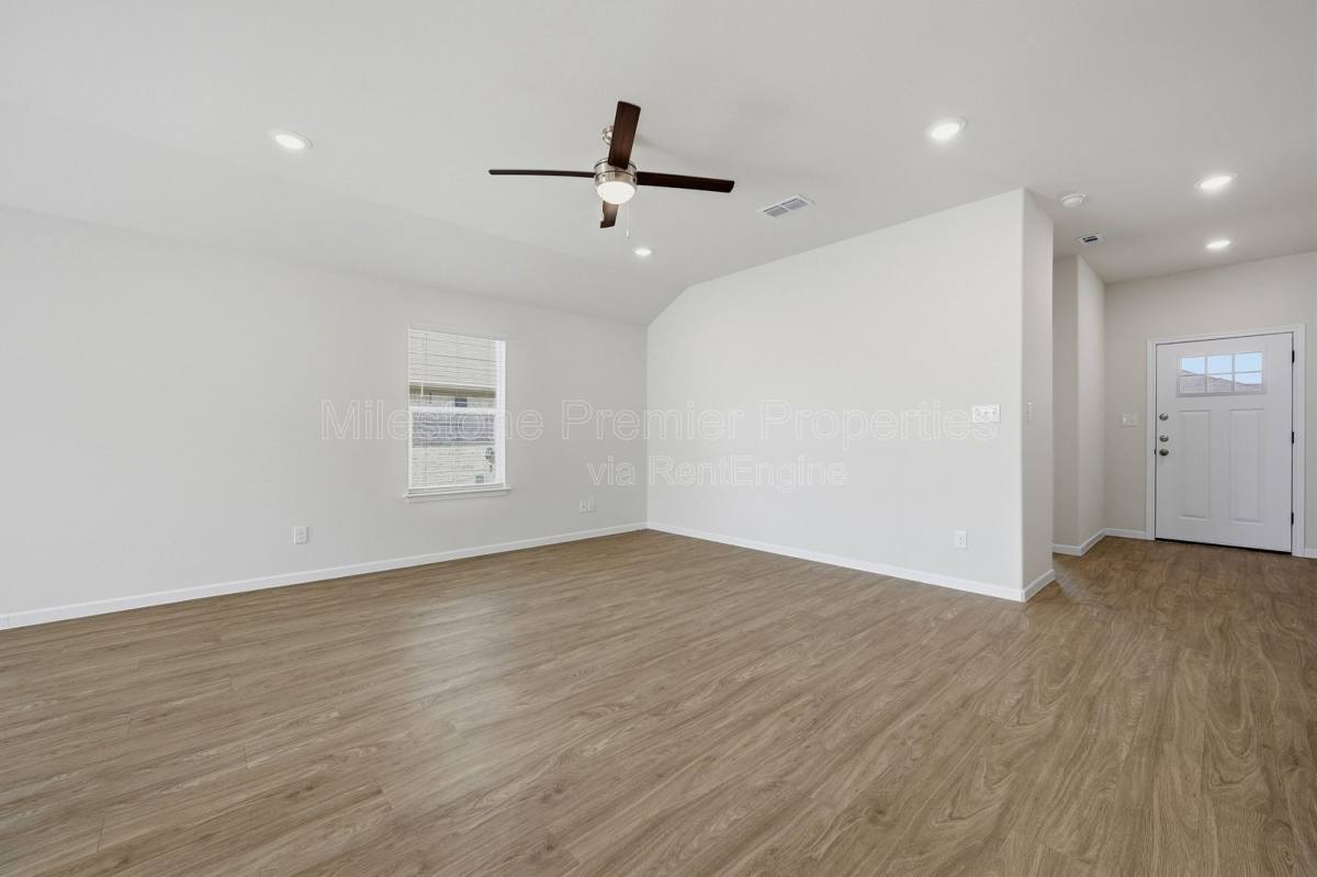 House for rent at 1819 Boxwood Dr, Sherman, TX 75092