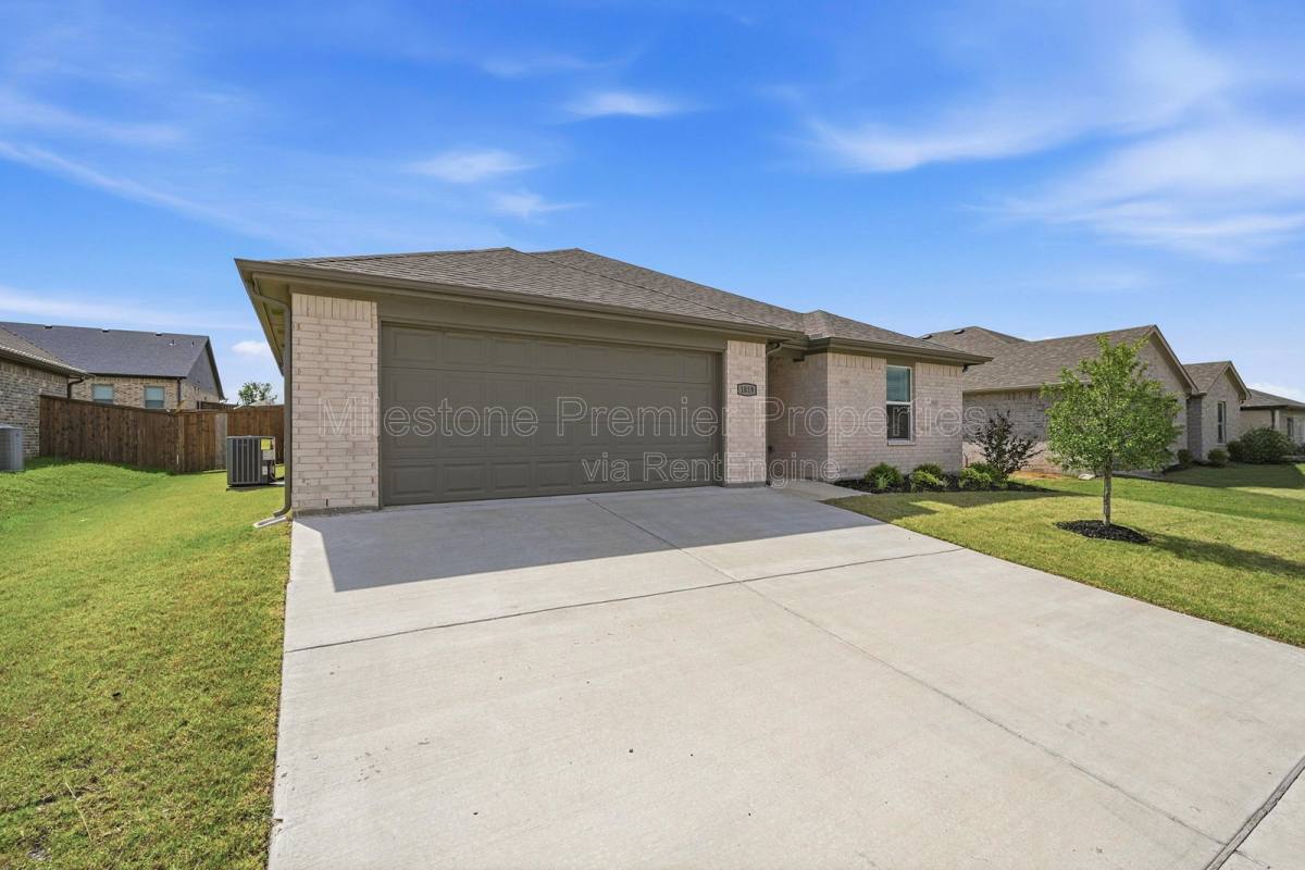 House for rent at 1819 Boxwood Dr, Sherman, TX 75092