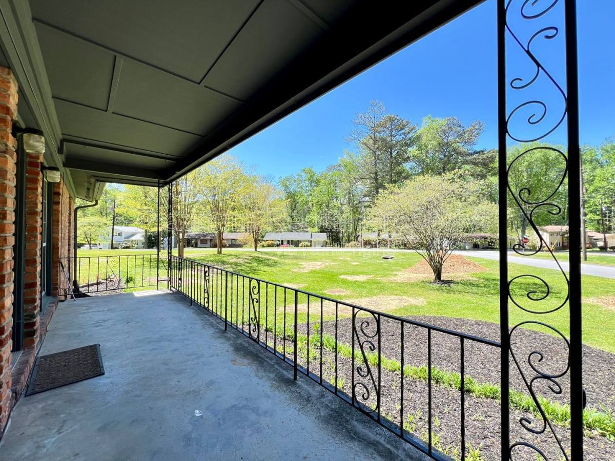 House for rent at 2170 Beech Valley Dr, Smyrna, GA 30080
