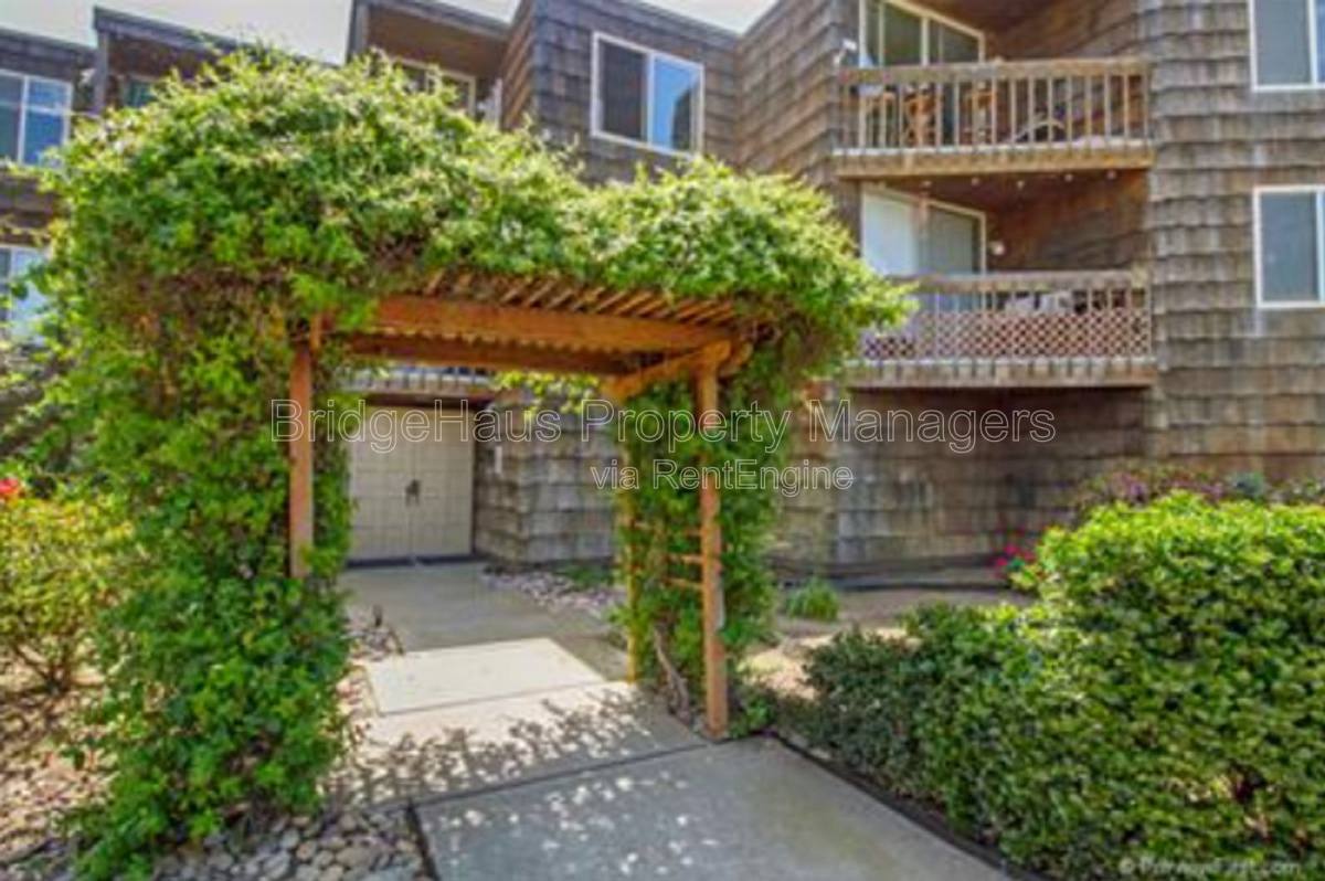 Condo for rent at 5155 W Point Loma Blvd #11, San Diego, CA 92107