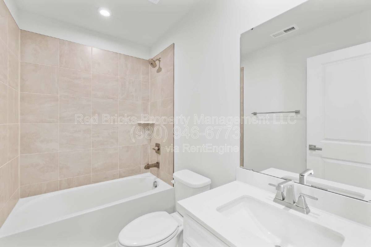 Townhouse for rent at 2833 Statesville Ave, Charlotte, NC 28206