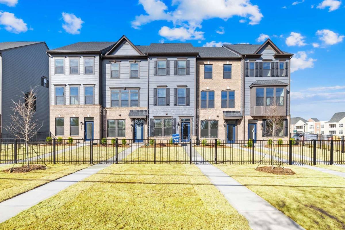 Townhouse for rent at 2833 Statesville Ave, Charlotte, NC 28206